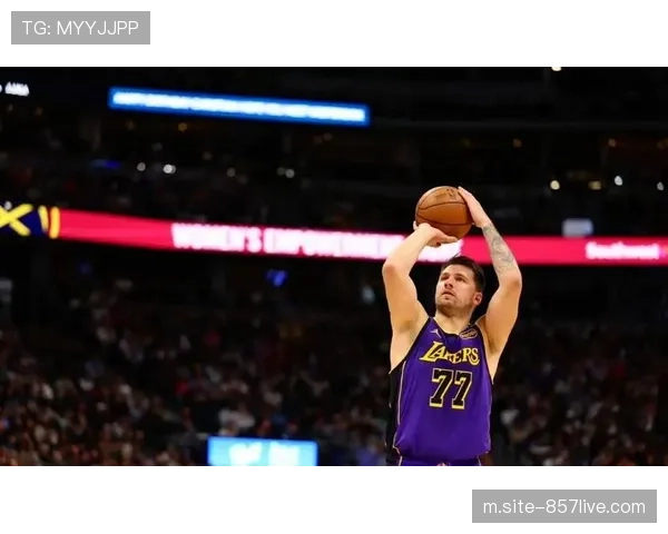 东契奇独揽35分主导攻防 湖人无詹时期战绩印证双核驱动控场模式 东契奇独揽35分主导攻防 湖人无詹时期战绩印证双核驱动控场模式